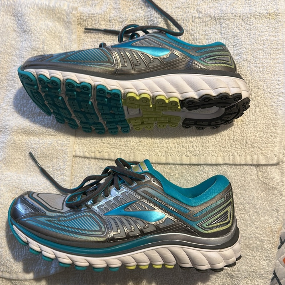 Great Condition, Only Worn Once Inside. Brooks Gl… - image 6